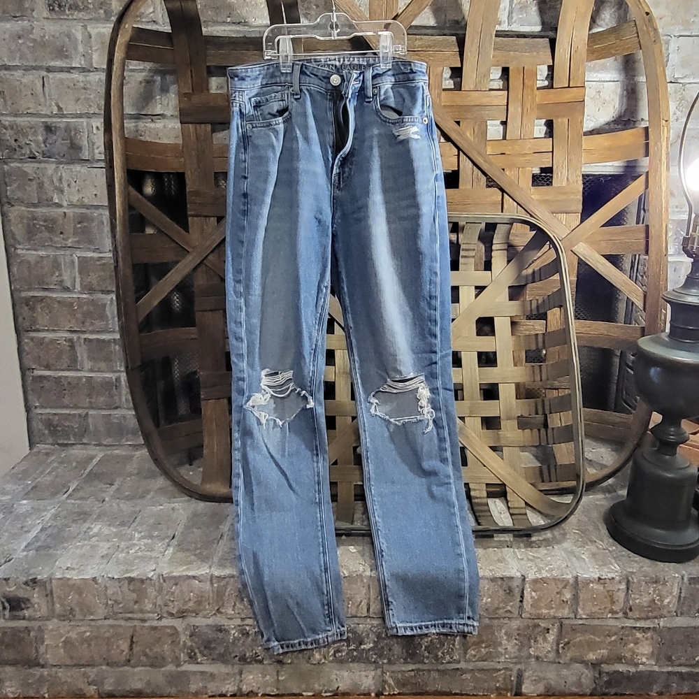 American Eagle "Mom Jean". Medium Wash, Distressed Straight Leg. Size 0 REGULAR